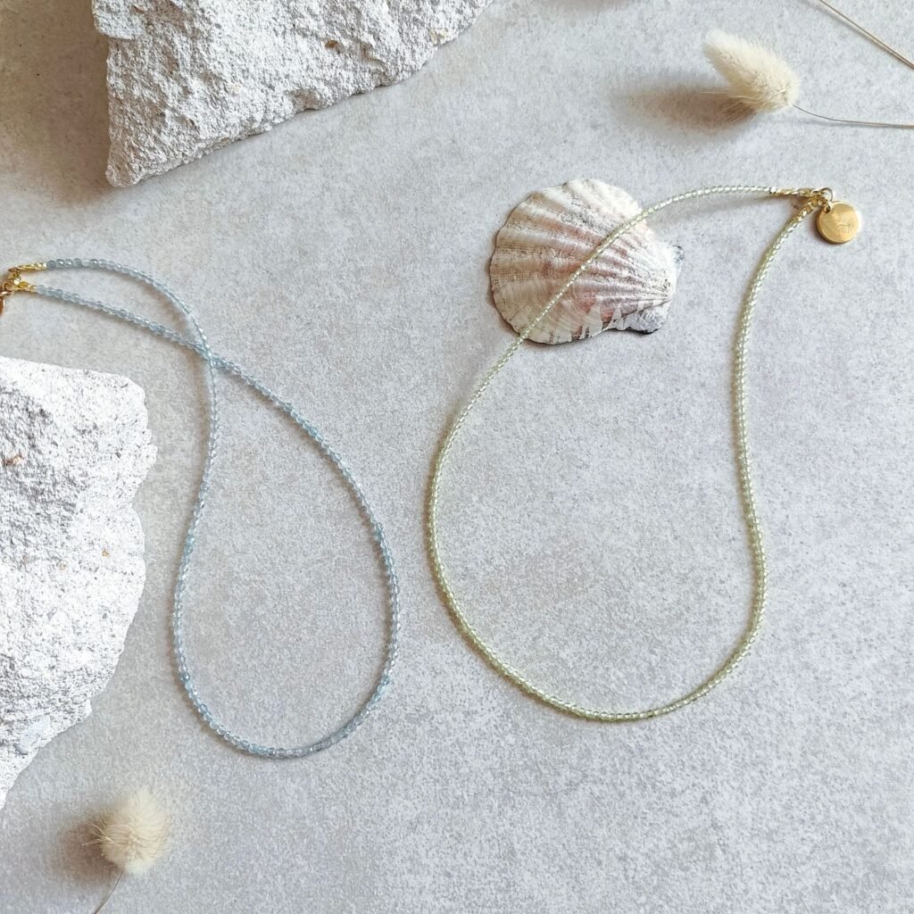 STUDIO NAIONA PEACEFUL HEART Kette, Sommerkolletkion 2025, Titelbild, gold, Aquamarin & Peridot