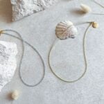 STUDIO NAIONA PEACEFUL HEART Kette, Sommerkolletkion 2025, Titelbild, gold, Aquamarin & Peridot