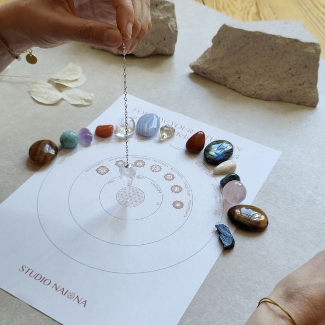STUDIO NAIONA, Blog 2025-05, Edelsteine im Alltag, Pendeln