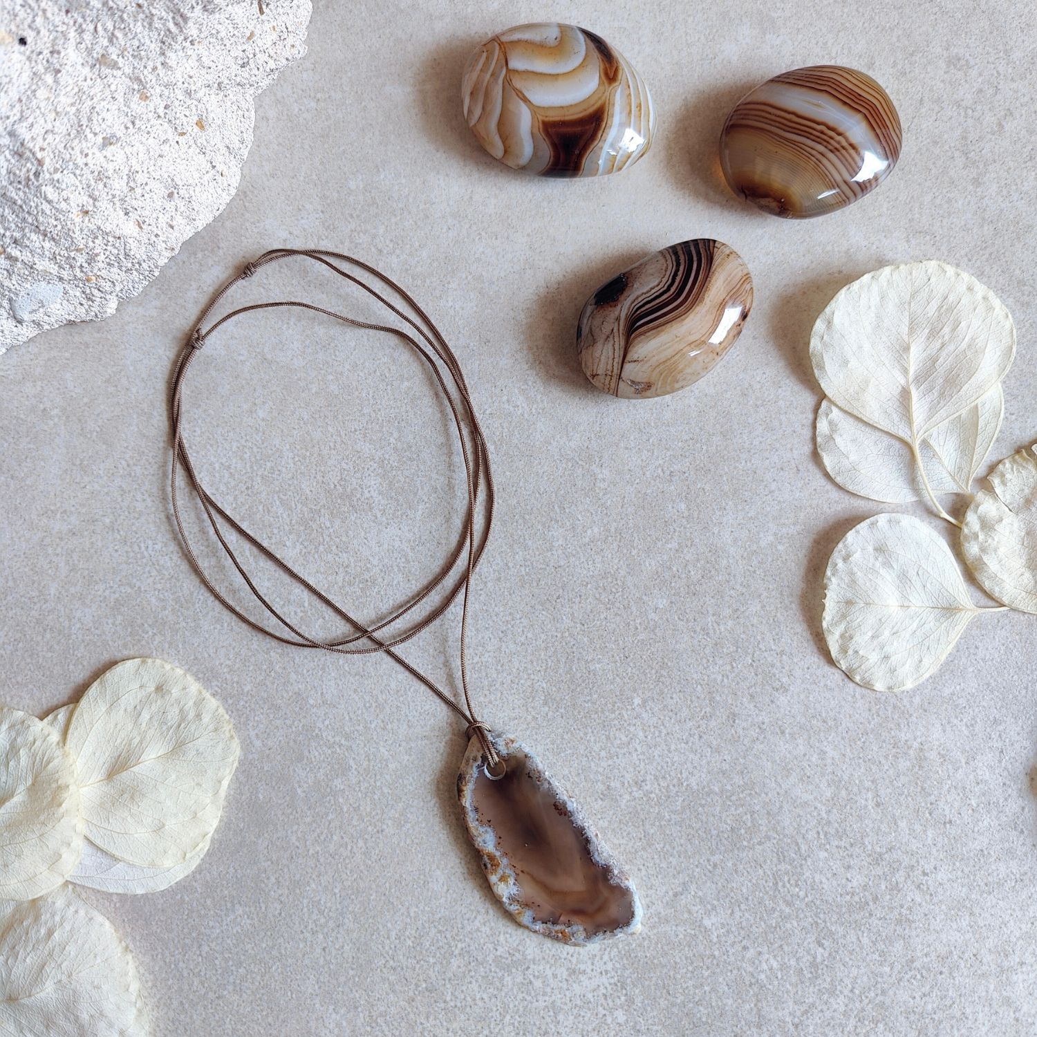 STUDIO NAIONA STRONG ROOTS Kette mit Achatscheibe, Titelbild